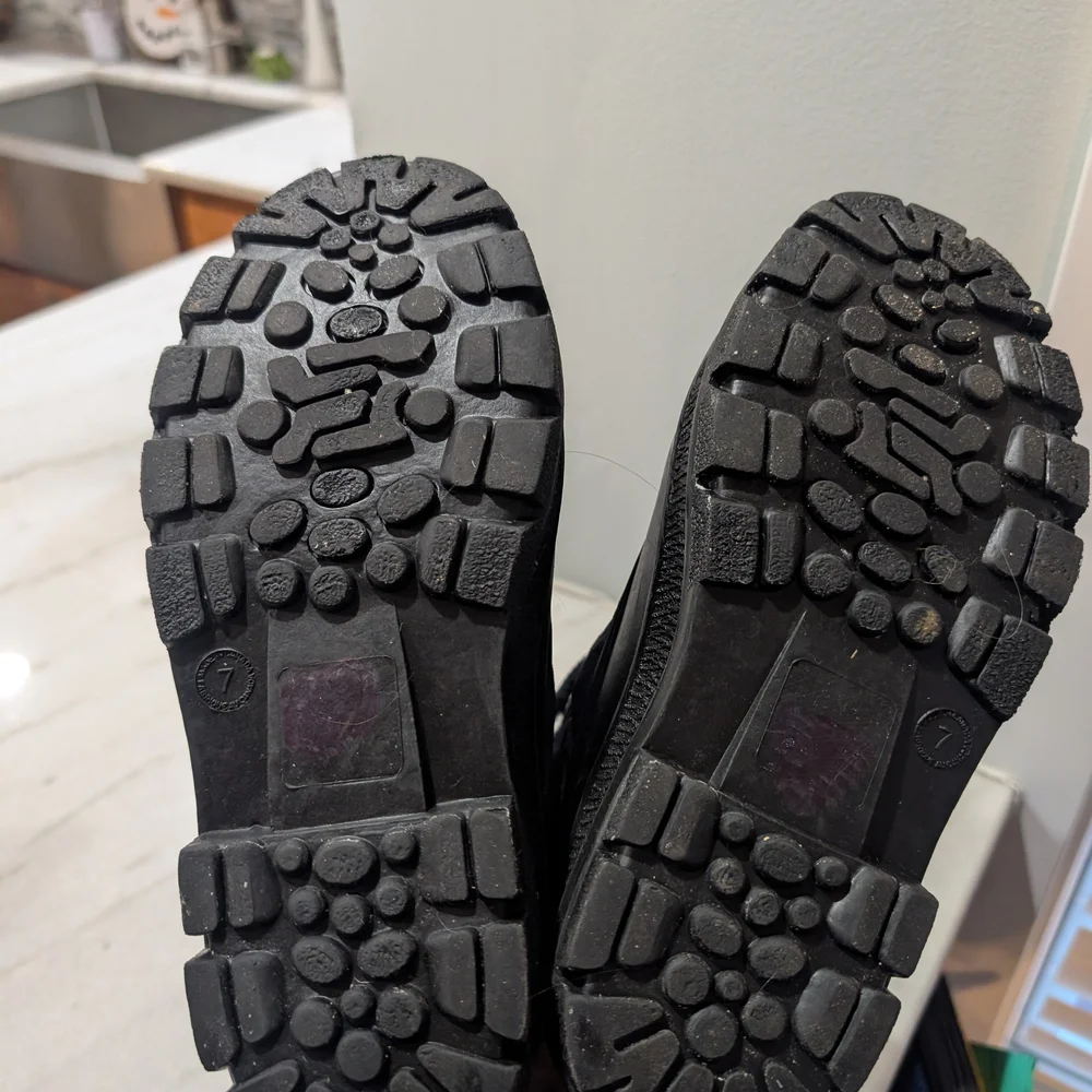 CAT Tracker Weatherproof Black Snow Boots Men's Size 7